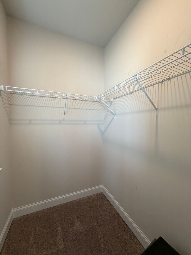 Building Photo - Spacious 4/2.5 House in Rydal- $2,995