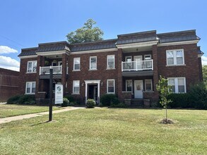 Building Photo - 232 W McLelland Ave