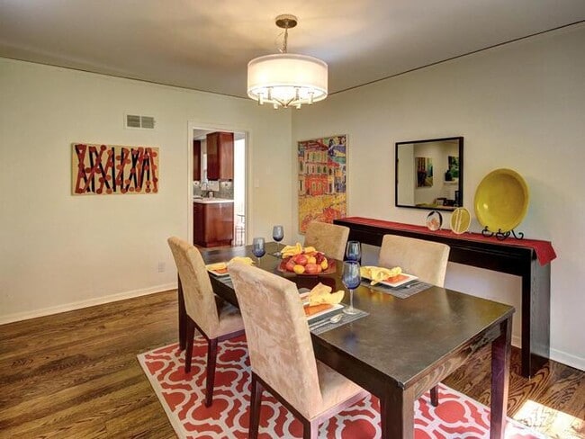 Building Photo - Charming Land Park Home. Modern Comfort Me...