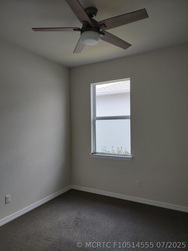 Building Photo - 10179 SW Captiva Dr
