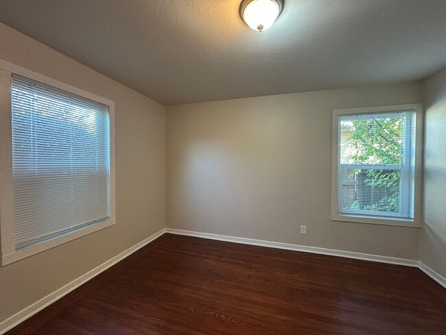 Building Photo - Charming Single Story 2-Bedroom Home in Ma...