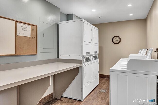 Building Photo - 25 Grand St