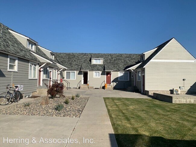 Primary Photo - 527 N Chelan Ave