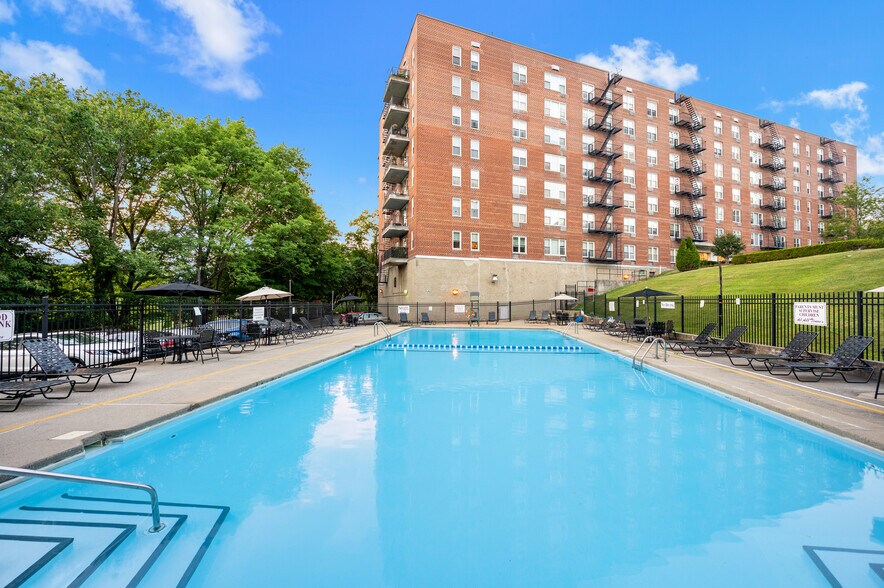 Silver Lake Apartments 937 Victory Blvd Staten Island NY 10301 Apartment Finder