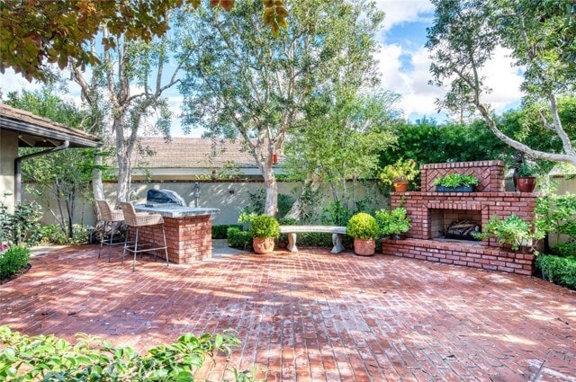 Building Photo - 2641 Alta Vista Dr