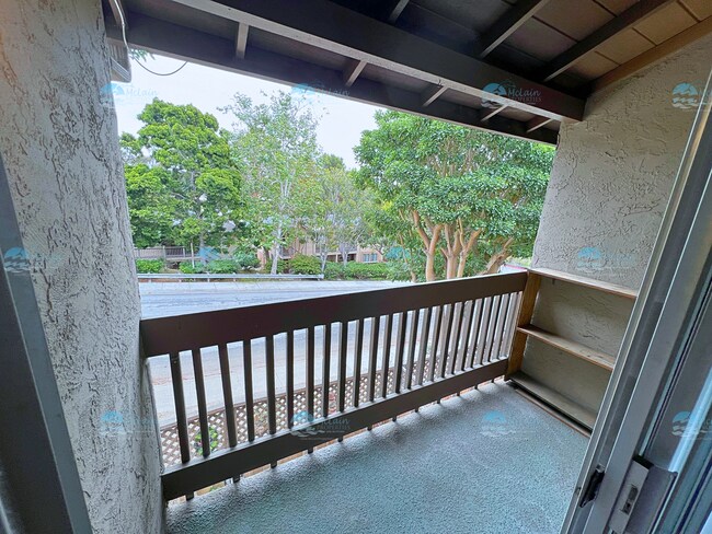 Building Photo - 1 Bedroom Just Minutes to Beach in Oceanside West of the 5!