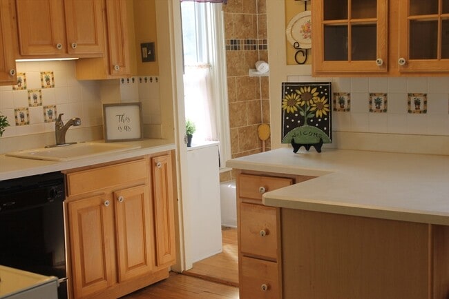 Building Photo - 112 Cottage St