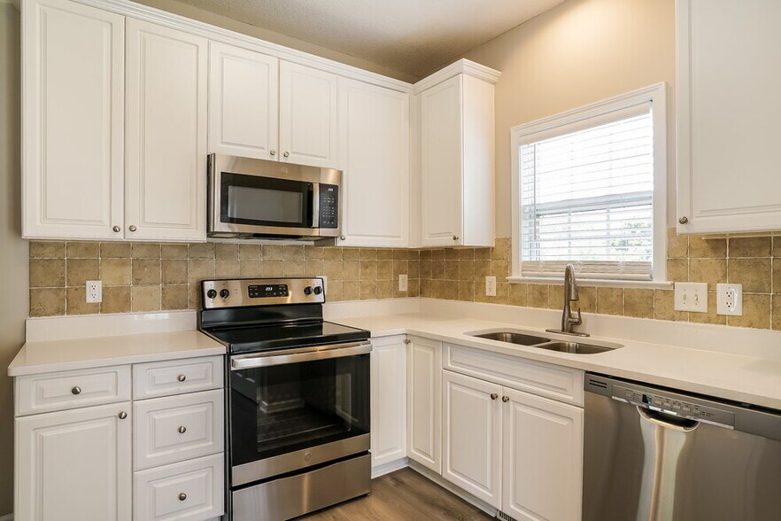 Building Photo - 501 Oak Dare Ln