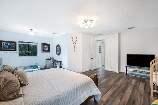 Building Photo - 7726 SW 193rd Ln