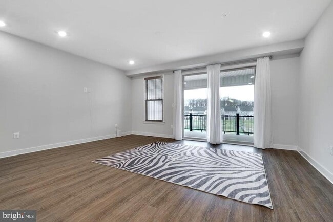 Building Photo - 11003 Resort Road