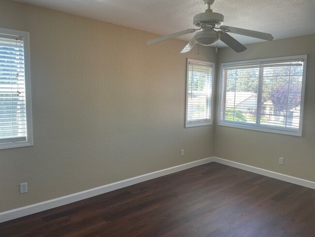 Building Photo - 4009 Shaker Run Cir