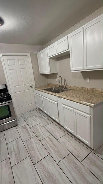 Building Photo - 105 SW 43rd St