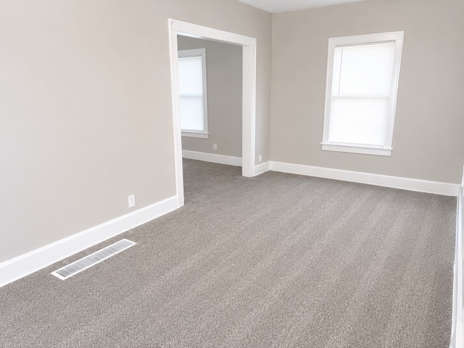 Building Photo - Cute Two Bedroom Home