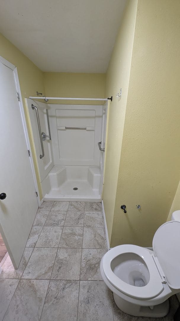 Building Photo - 3 bed 2 bath Renovated Rent Home