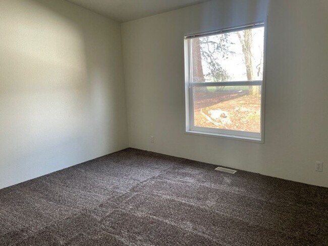 Building Photo - Country Living in Junction City – 3 Bed / 2 Bath Home Available 2/3/2026