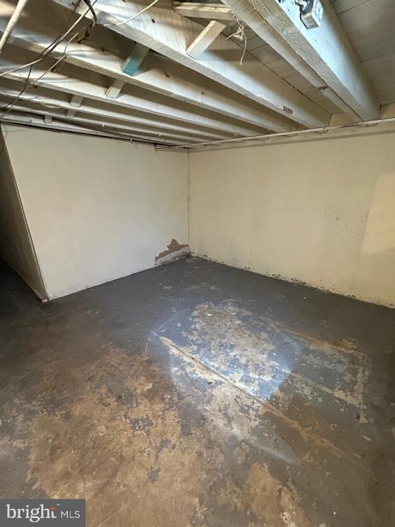 Building Photo - 330 W 21st St