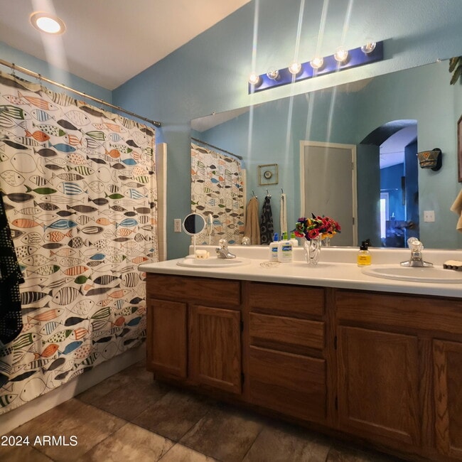 Building Photo - 4825 W Piute Ave