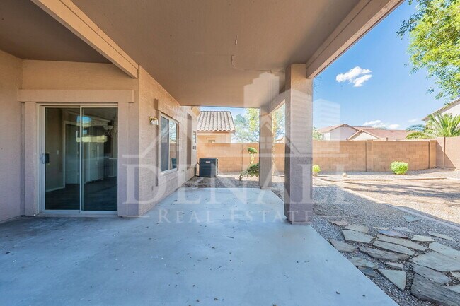 Building Photo - 1090 E Taylor Trail