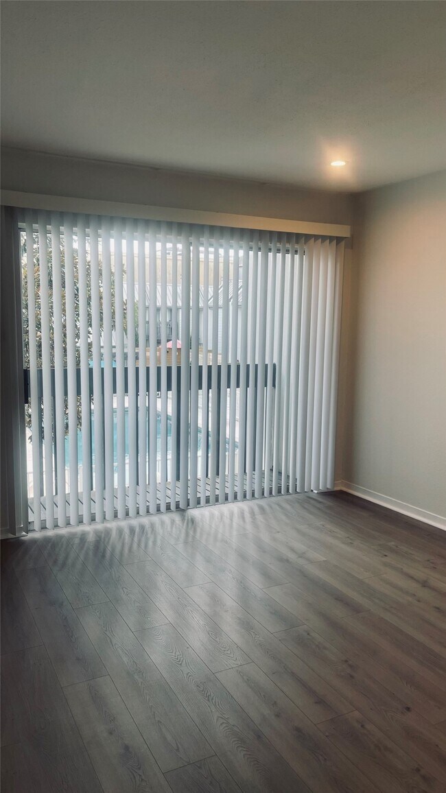 Building Photo - 5056 Glenmont Dr