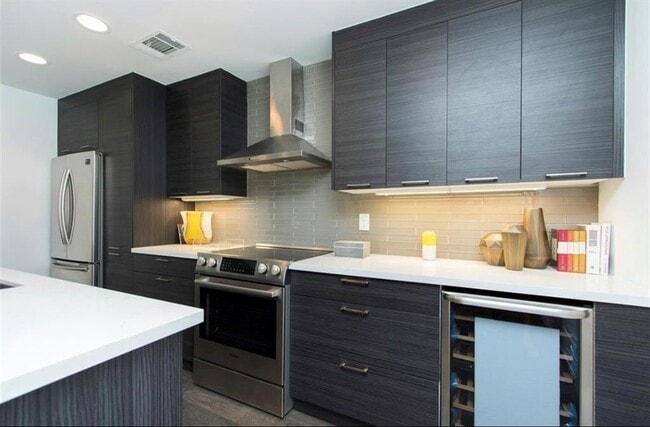 Building Photo - 1410 Hyde Park Blvd