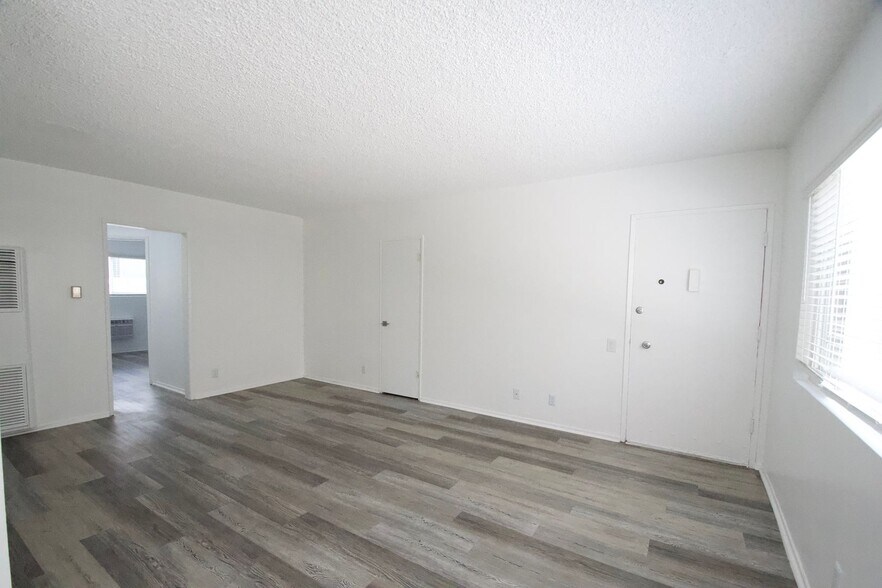 Building Photo - 10847 Kling St