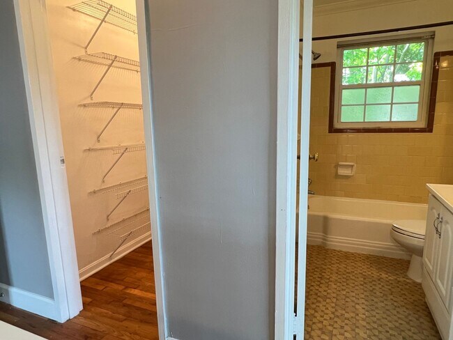 Building Photo - 1BR One Block from Piedmont Park! ~ Renovated!