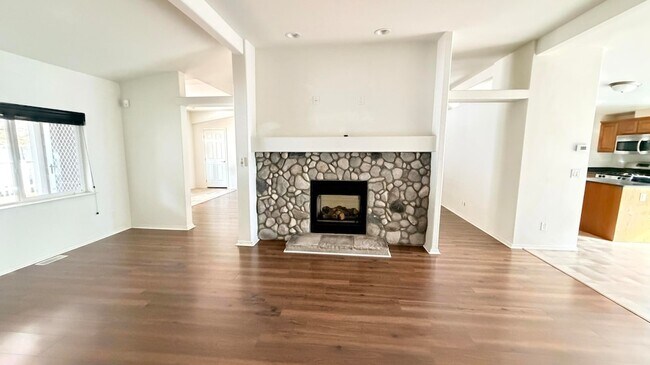Building Photo - 25001 Rim Rock Rd