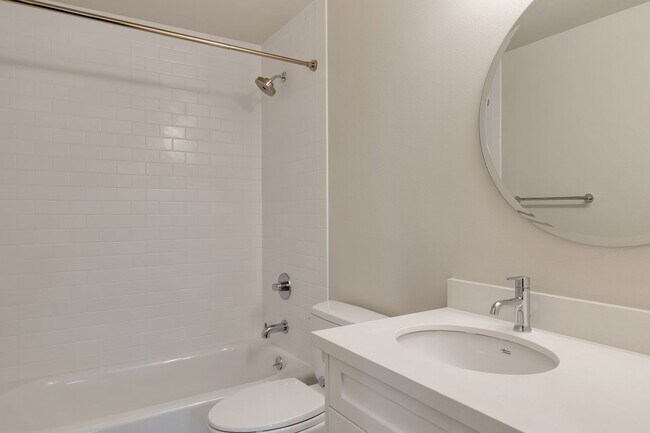 Building Photo - Great 2bd 2ba located in Old Burien
