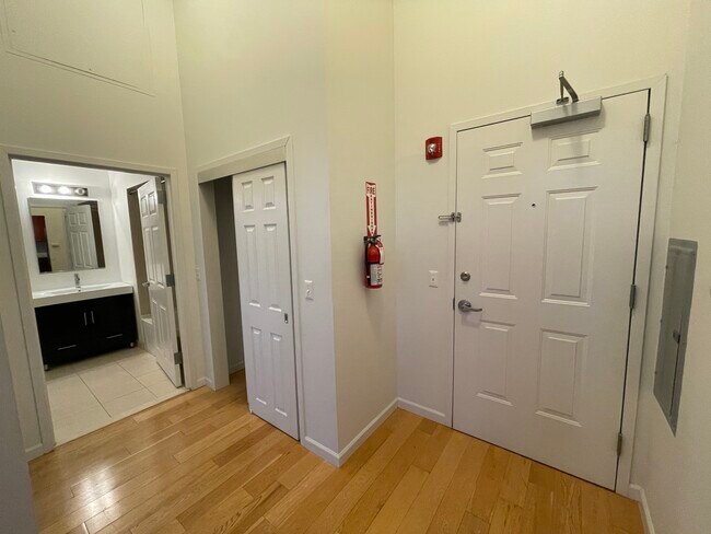 Building Photo - 114 Fair St