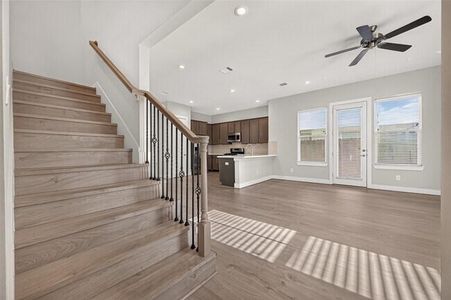 Building Photo - 8802 Hollister Pine Ct