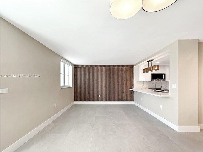 Building Photo - 1145 Normandy Dr