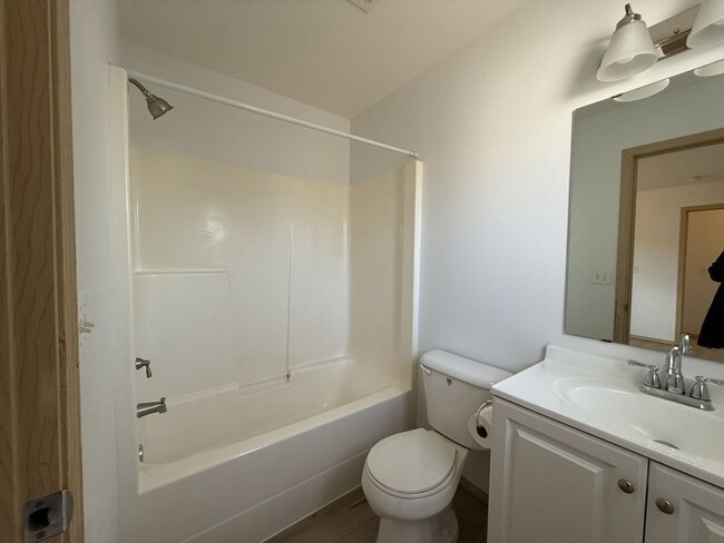 Building Photo - Newly Renovated 3BD/2.5BTH Home for Lease ...