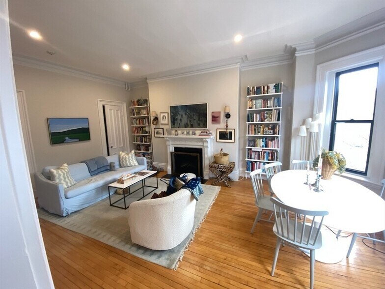 Building Photo - 354 Marlborough St