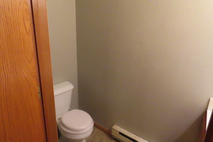 1/2 bath3- 7 sqare feet - 2025 S Main St