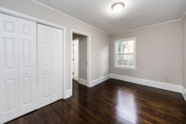 Building Photo - 1BD/1BA Duplex Home with Additional Flex R...