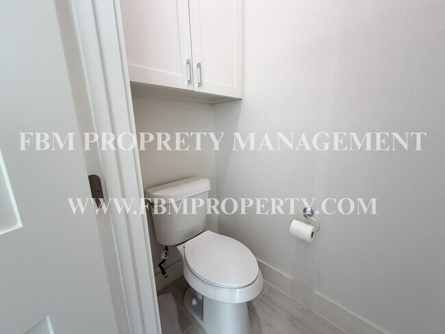 Building Photo - 903 Sunrise Ave