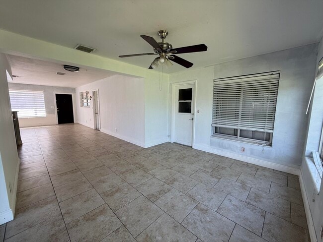 Building Photo - 224 Tamoshanter Dr