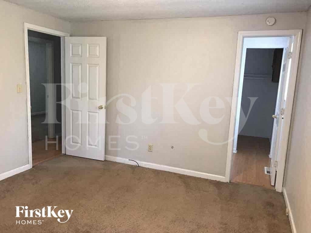 Building Photo - 2543 Fairfax Rd