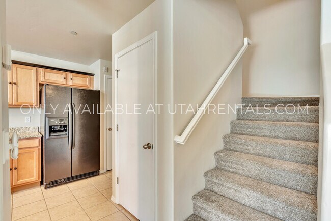 Building Photo - 6623 Blue Iris Dr