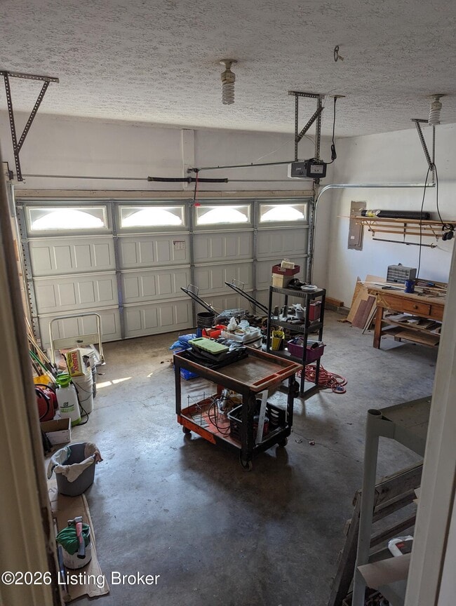 Building Photo - 7605 New La Grange Rd