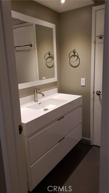 Building Photo - 215 Lower Cliff Dr