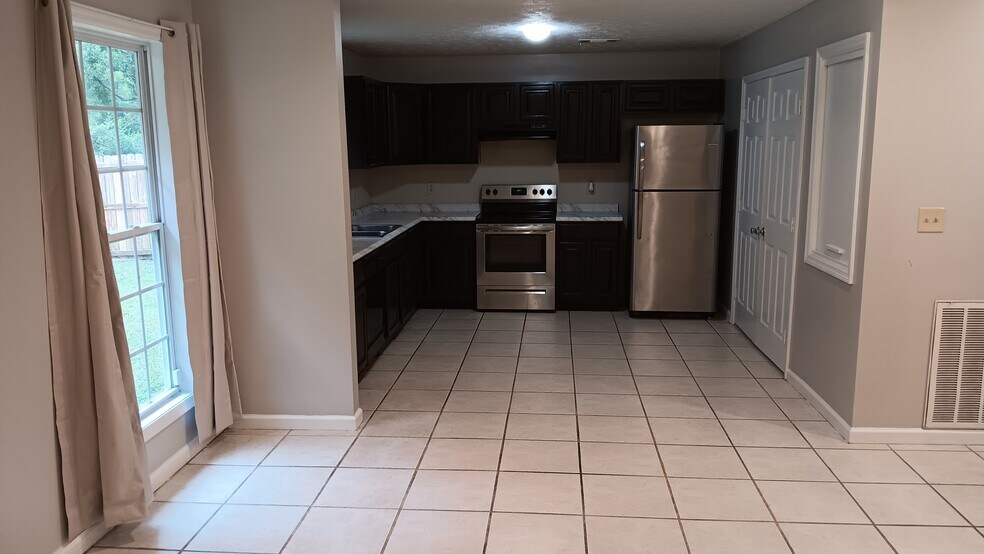 Kitchen - 1741 Elvan Ave