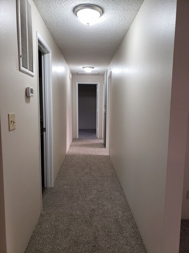 Building Photo - Move in Special! HALF OFF FIRST MONTHS RENT!