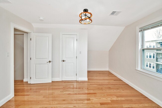 Building Photo - 30 Hiawatha Rd