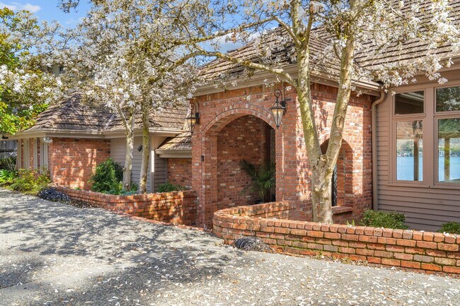 Building Photo - 6408 E Mercer Way