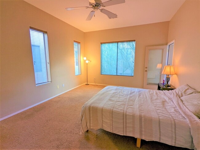 Building Photo - 2241 E Pinchot Ave