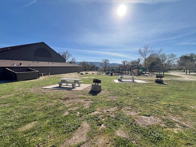 Building Photo - 27030 Oakflat Dr