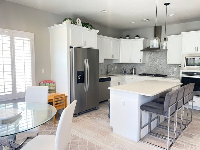 Building Photo - WESTSIDE HOME FOR RENT