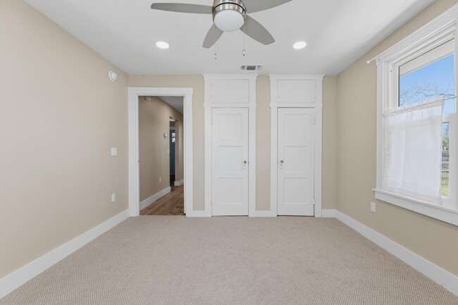 Building Photo - 103 W Centre St