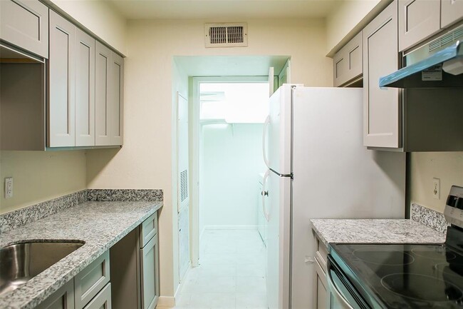 Building Photo - 6606 De Moss Dr